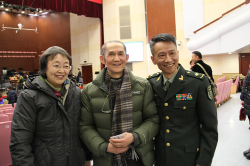 音樂會結束後,陳黔(右)與恩師黃虎威教授(中),解放軍軍樂團著名作曲家