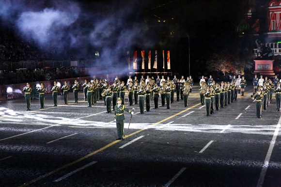 独家解放军军乐团和三军仪仗队女兵参加俄罗斯国际军乐节
