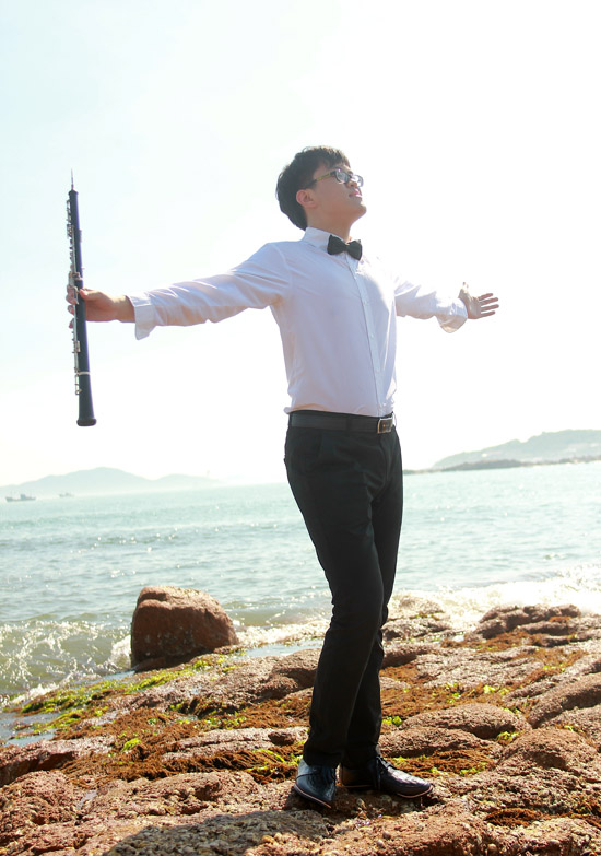 全球400余名竞选音乐家中胜出的双簧管小子